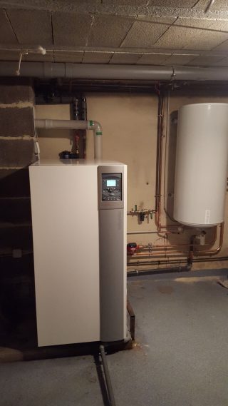 Équipement près du mur extérieur